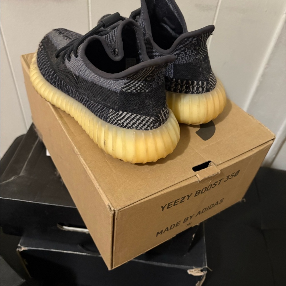 “ CARBON “ Yeezy Boost 350 V2